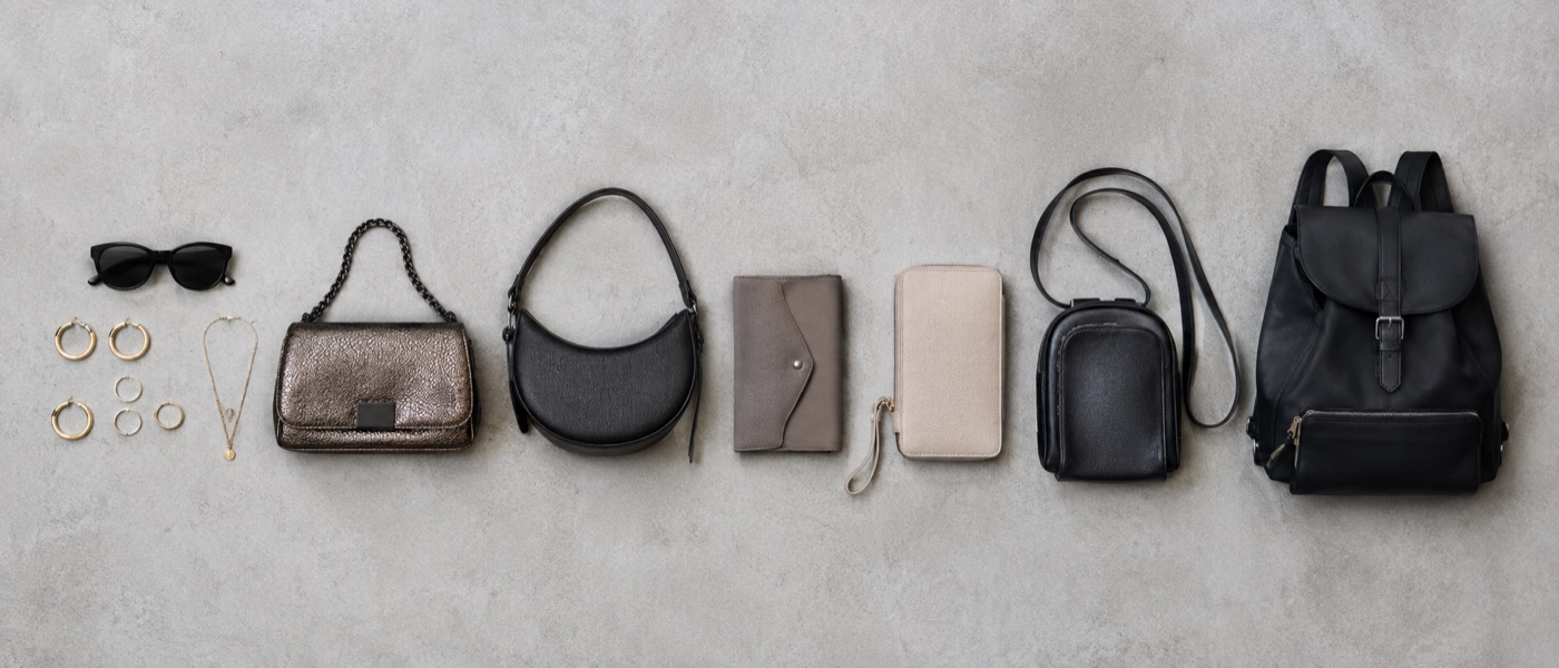 Colección de accesorios en blanco y negro